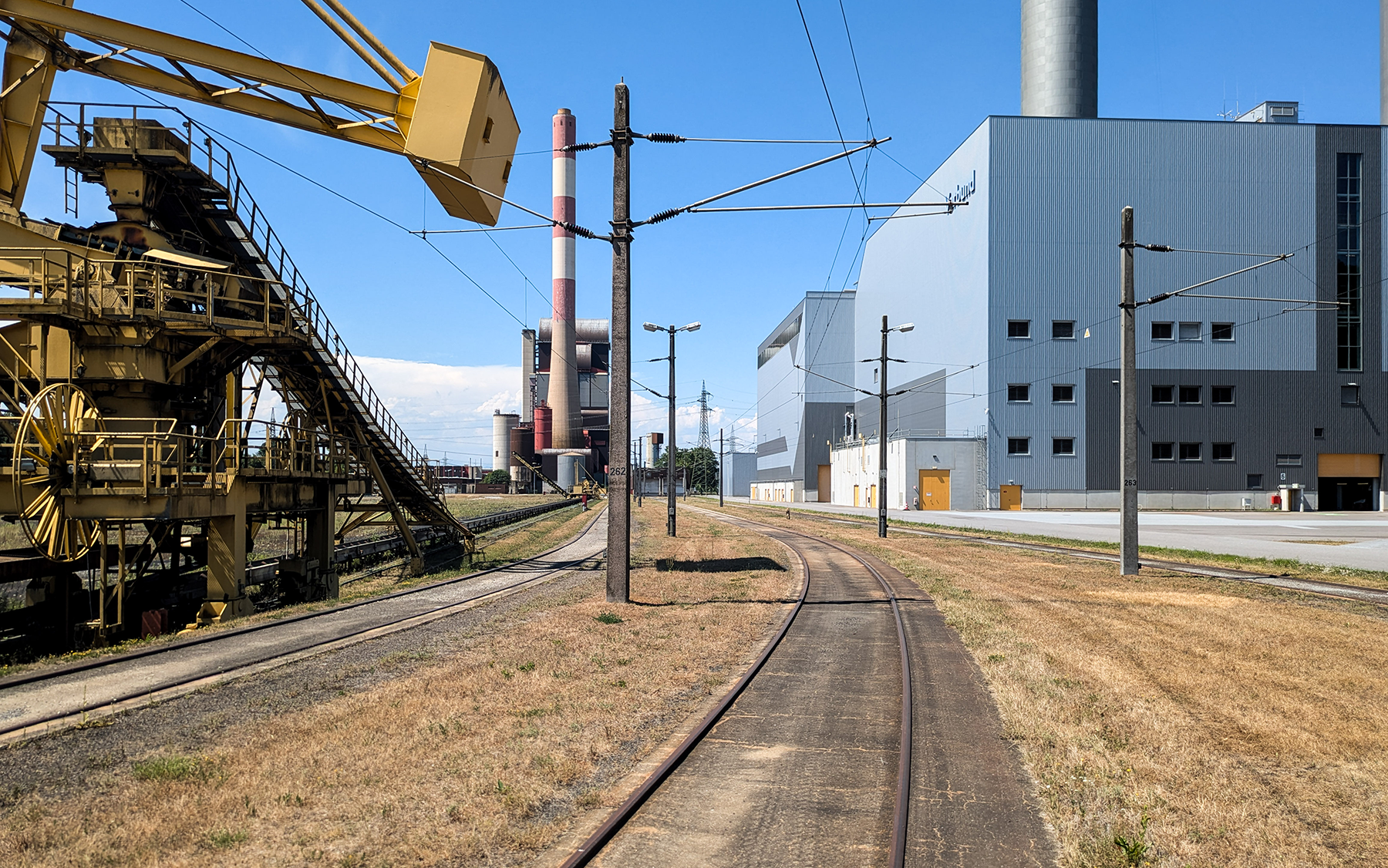Bahngleise und Industrieanlagen am Test- und Innovationszentrum Mellach